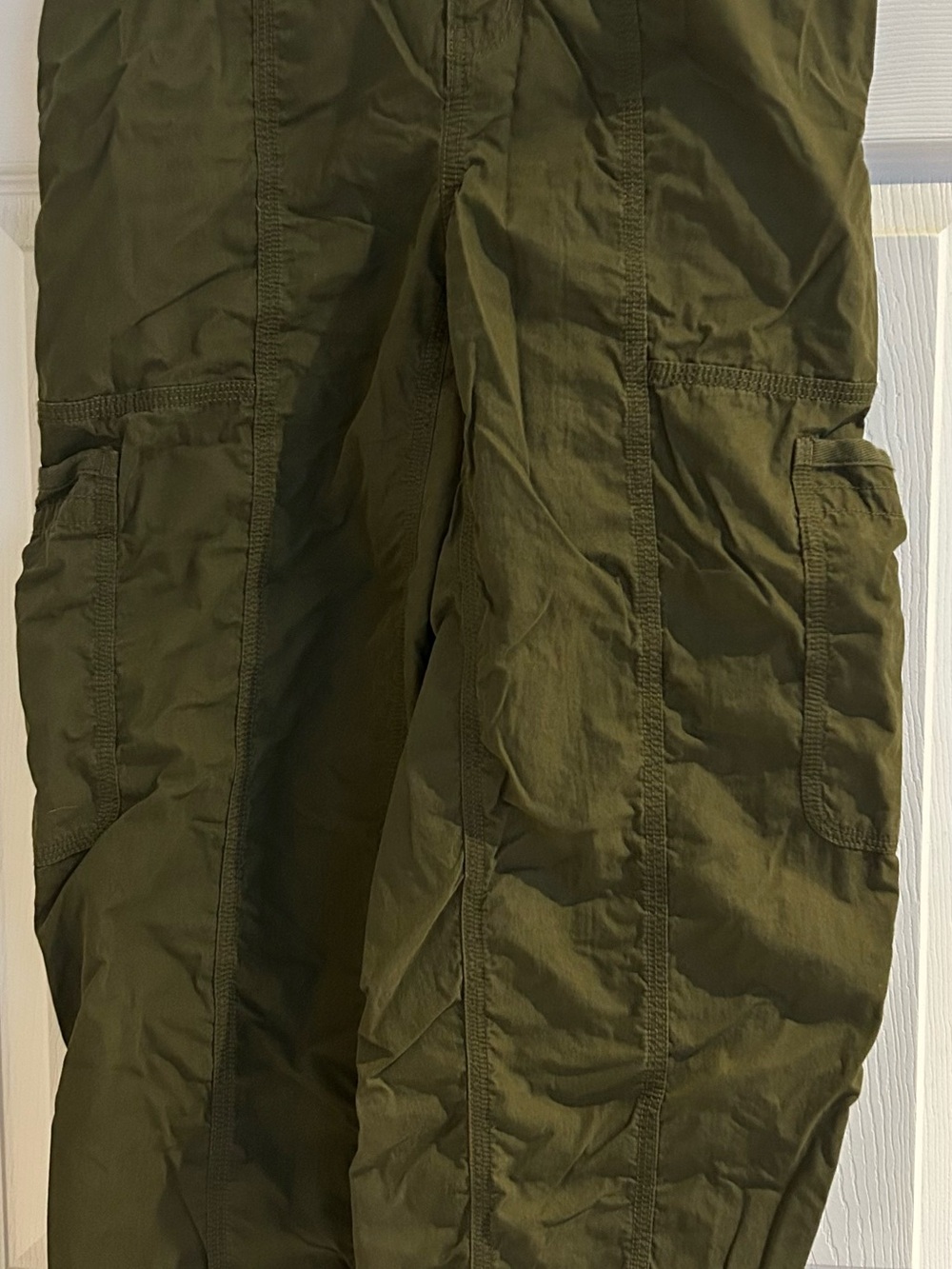 TNA Aritzia women’s army green pants